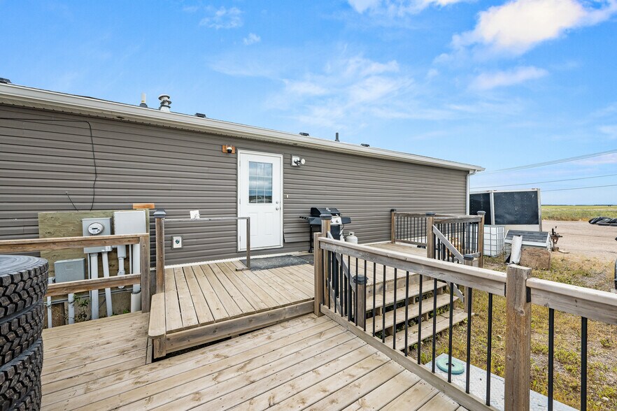 More Photos Of 3807 9th St, Lloydminster Warehouse For Sale