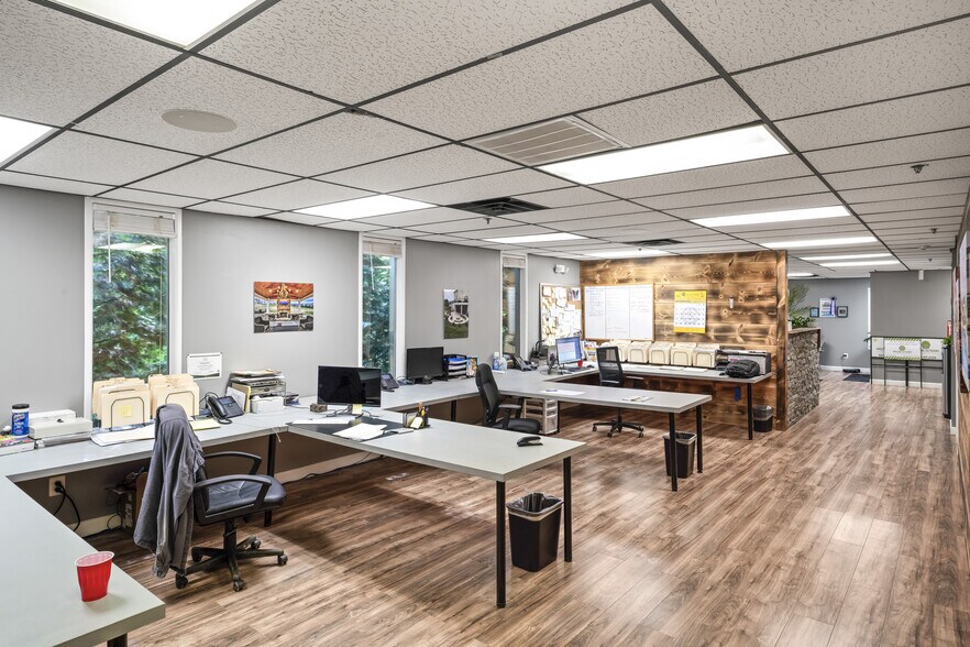 More Photos Of 310 N 21st St, Purcellville Manufacturing For Lease