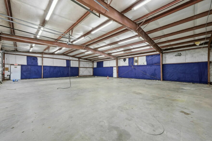 More Photos Of 3102 Oaks Rd, New Bern Warehouse For Lease