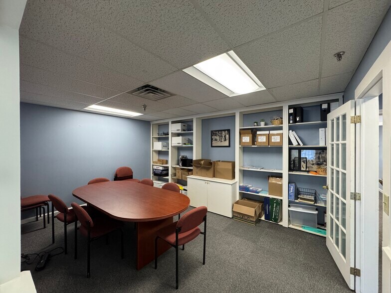 More Photos Of 29 Lafayette Rd, North Hampton Storefront Retail Office For Sale