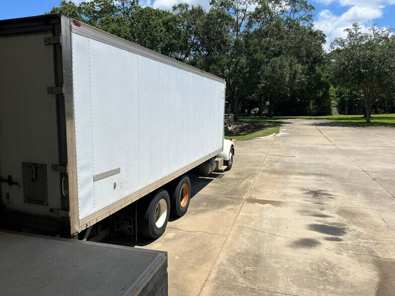 More Photos Of 2400 W Herman St, Pensacola Warehouse For Sale