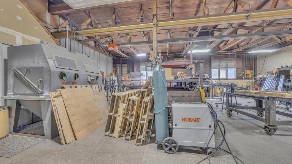 More Photos Of 310 S 10th St, Oostburg Manufacturing For Sale