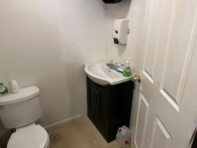 More Photos Of 800 Bowleys Quarters Rd, Middle River Bar For Sale