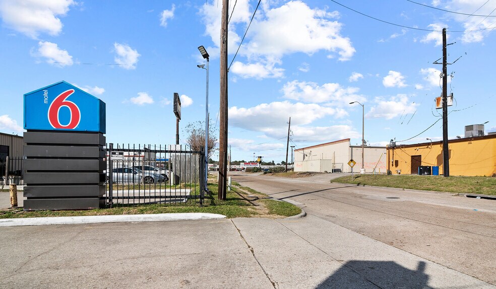 More Photos Of 15725 Bammel Village Dr, Houston Hotel For Sale