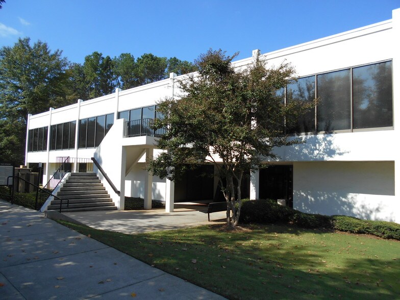 More Photos Of 3300 Holcomb Bridge Rd, Peachtree Corners Office For Lease