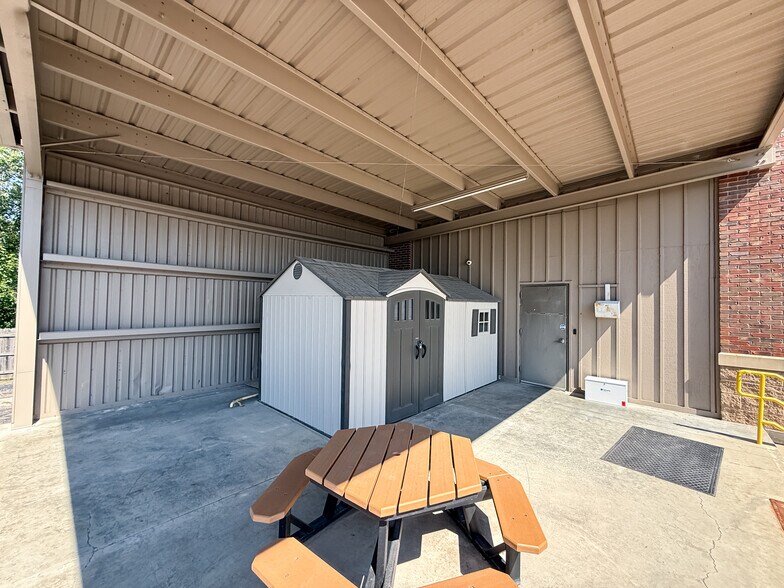 More Photos Of 307 W US Highway 54, Andover General Retail For Sale