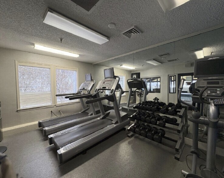 More Photos Of 35 Hurricane Ln, Williston Hotel For Sale