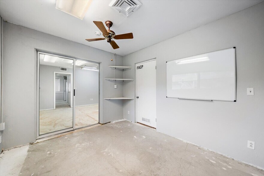 More Photos Of 4242 McIntosh Ln, Sarasota Storefront Retail Office For Sale