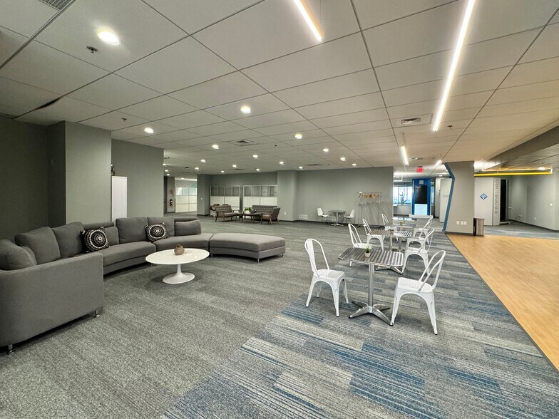 More Photos Of 100 N Queen St, Lancaster Office For Sale