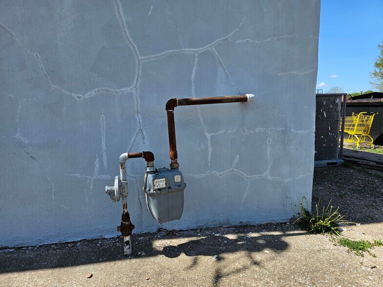 More Photos Of 1308 Washington Ave, Cairo Freestanding For Sale