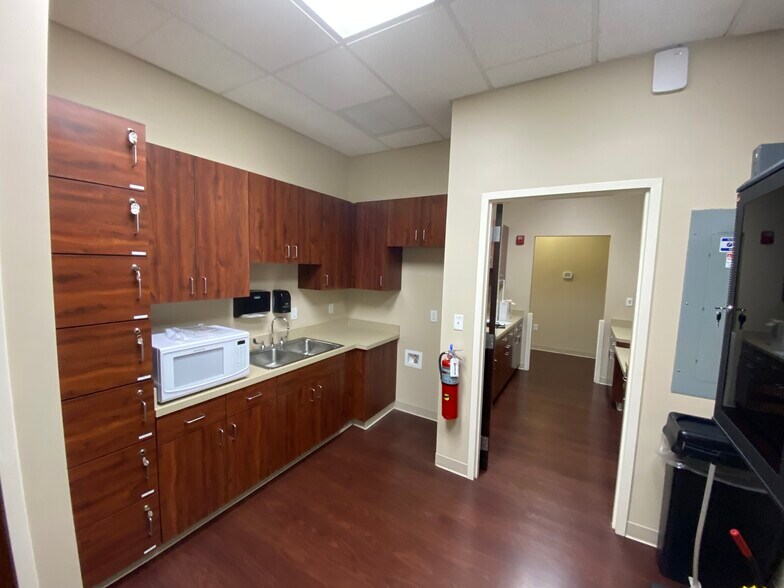 More Photos Of 3701 W Avalon Park Blvd, Orlando Medical For Lease