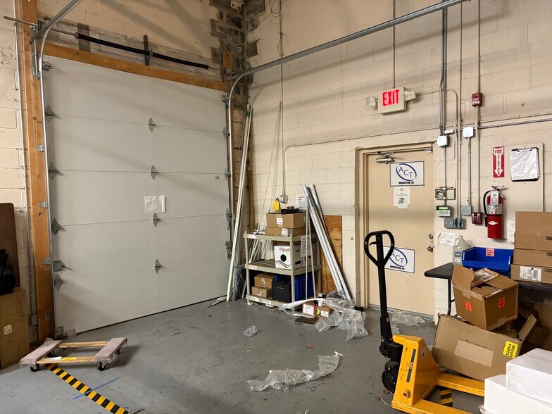 More Photos Of 25 Ross St, Wharton Warehouse For Lease