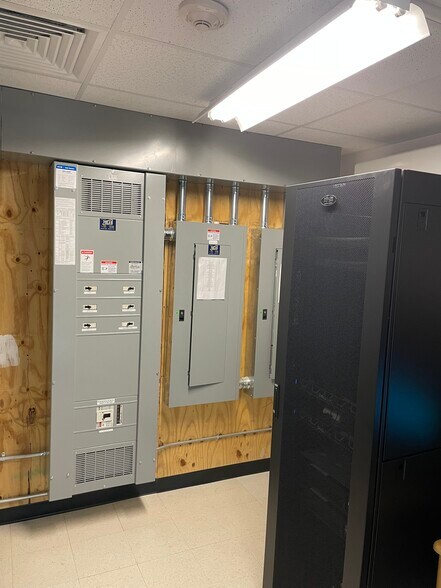 More Photos Of 20 London Ln, Seabrook Industrial For Sale