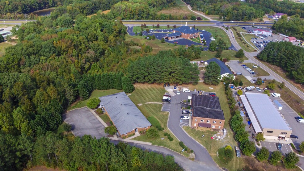 More Photos Of 2442 New Dorset Cir, Powhatan Office For Lease
