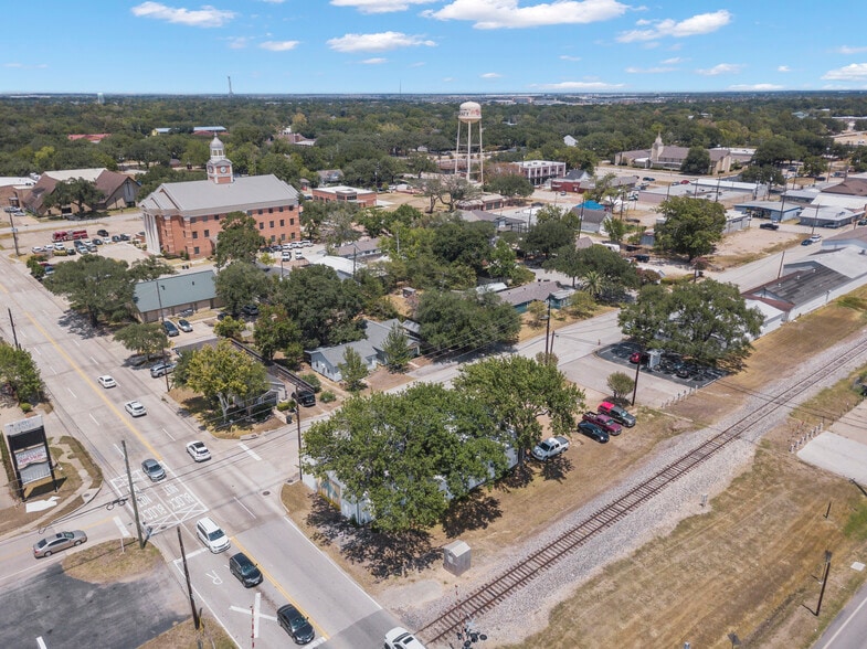 More Photos Of 800 Avenue D, Katy Warehouse For Sale