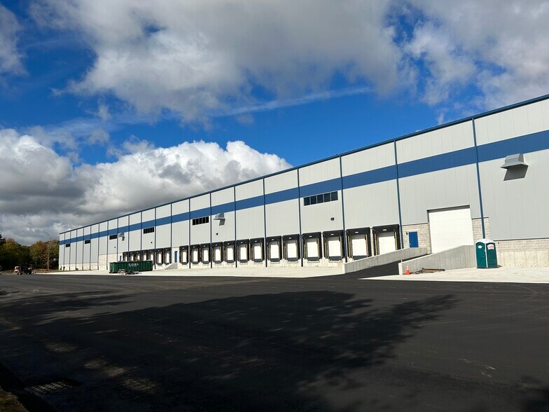 More Photos Of 105 Industrial Blvd, Brockton Warehouse For Lease