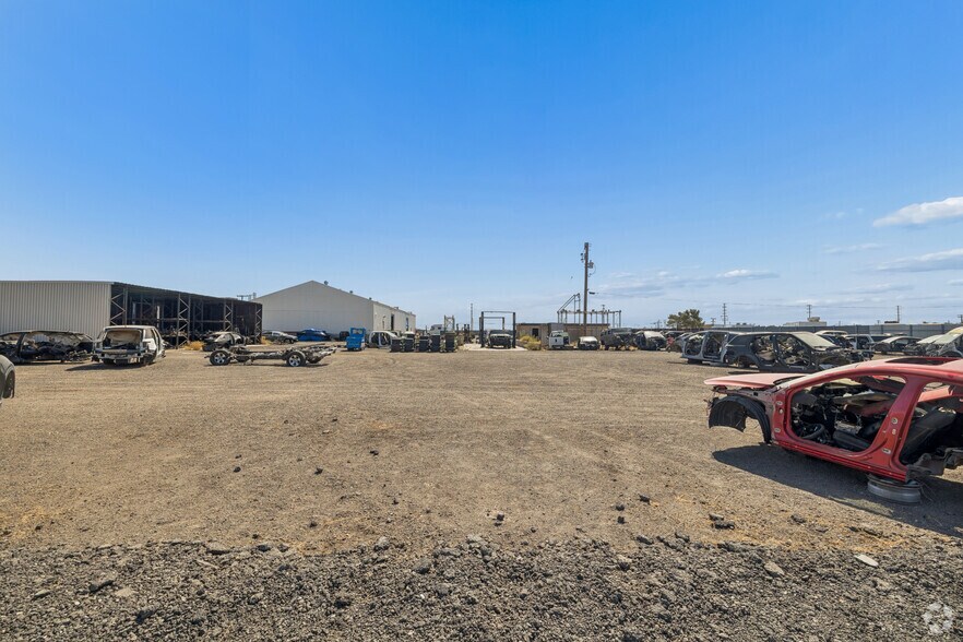 More Photos Of 45761 Division St, Lancaster Warehouse For Sale