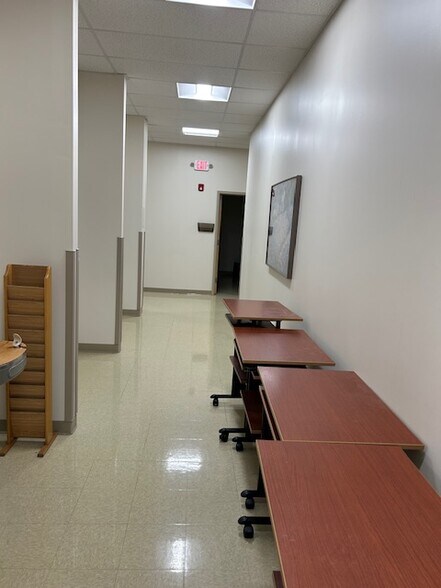 More Photos Of 818 Macdade Blvd, Folsom Freestanding For Lease