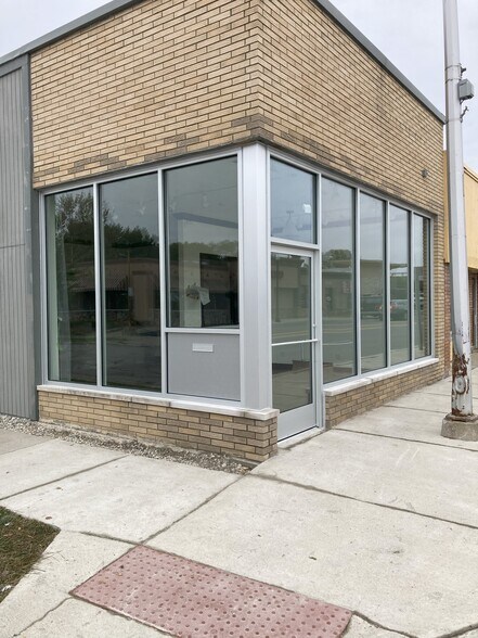 More Photos Of 4105 12 Mile Rd, Berkley Storefront For Sale