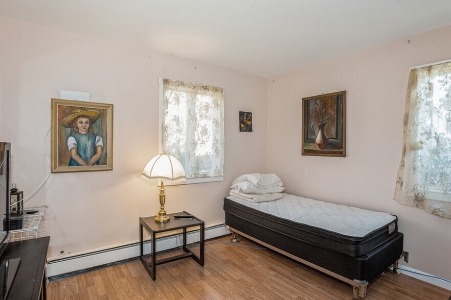 More Photos Of 626 Canal Rd, Mount Sinai Office For Lease