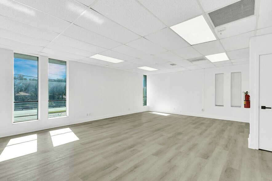 More Photos Of 1900 N University Dr, Pembroke Pines Office For Lease