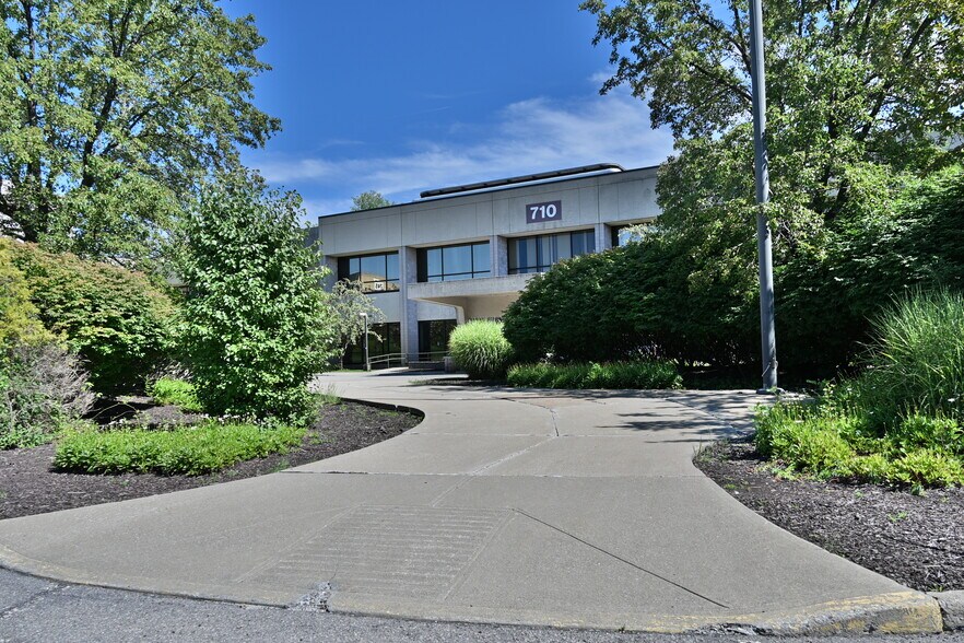 More Photos Of 710 South Dr, Hopewell Junction Light Distribution For Lease