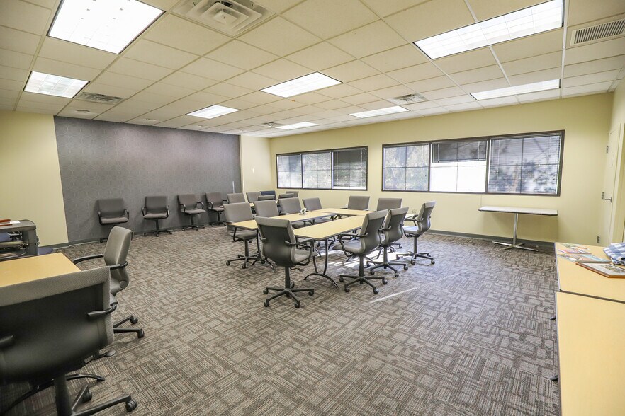 More Photos Of 3811 NW 40th Ter, Gainesville Office For Lease