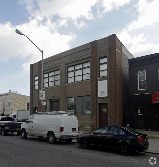 Primary Photo Of 36-11 33rd St, Astoria Warehouse For Lease