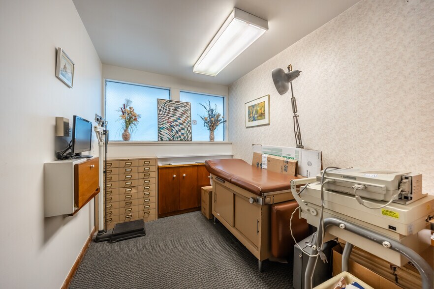 More Photos Of 71 Park Ave, Rochester Medical For Sale