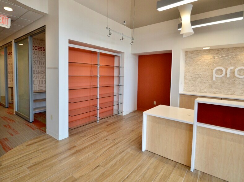 More Photos Of 749 23rd Ave E, West Fargo Freestanding For Lease