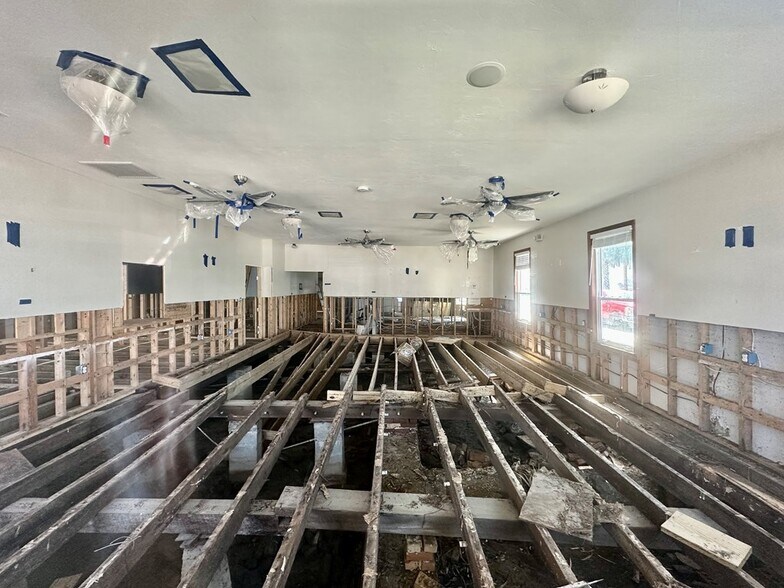 More Photos Of 490 2nd St, Cedar Key Office For Sale