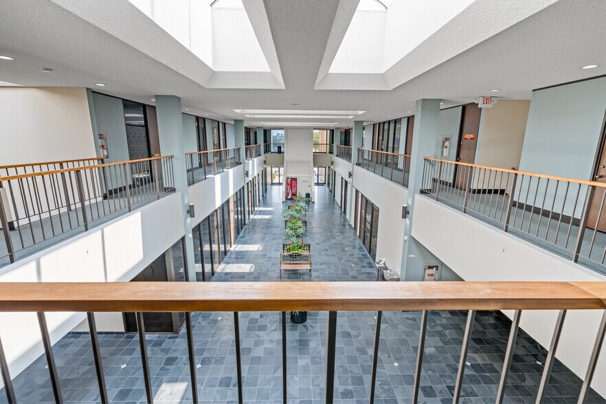 More Photos Of 909 Dairy Ashford Rd, Houston Office For Lease