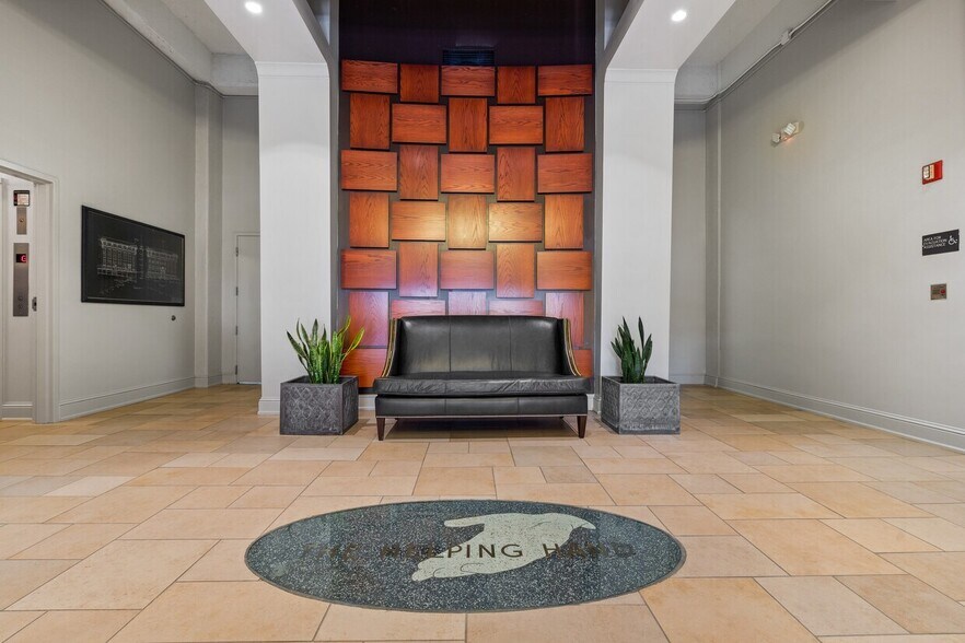 More Photos Of 523 Grand Blvd, Kansas City Apartments For Lease