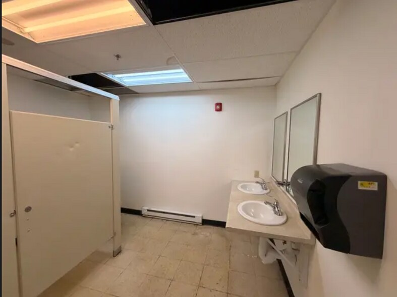 More Photos Of 481 Enfield St, Enfield Storefront For Lease