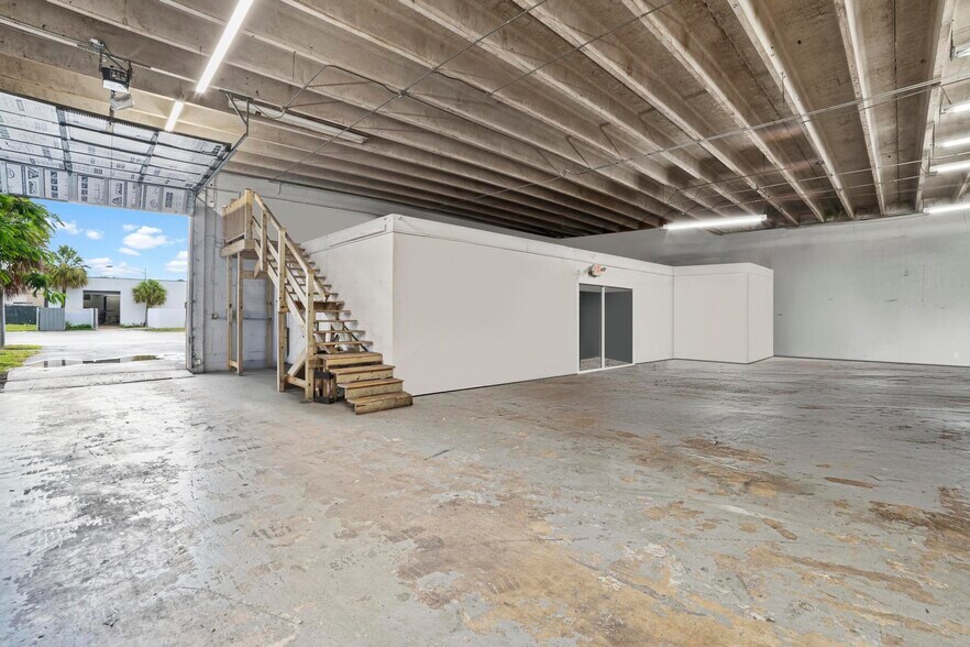 More Photos Of 170 NW 16th St, Boca Raton Warehouse For Sale
