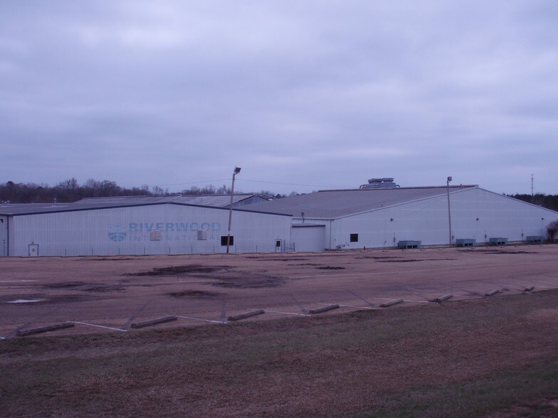 More Photos Of 1021 Clinton Industrial Park Rd, Clinton Warehouse For Lease