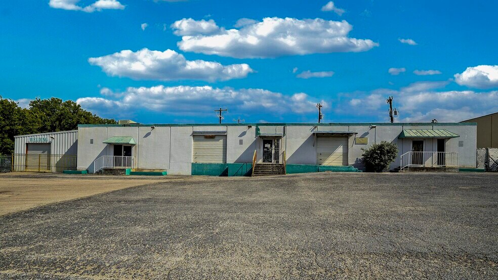 More Photos Of 11510 Nacogdoches rd, San Antonio Industrial For Sale