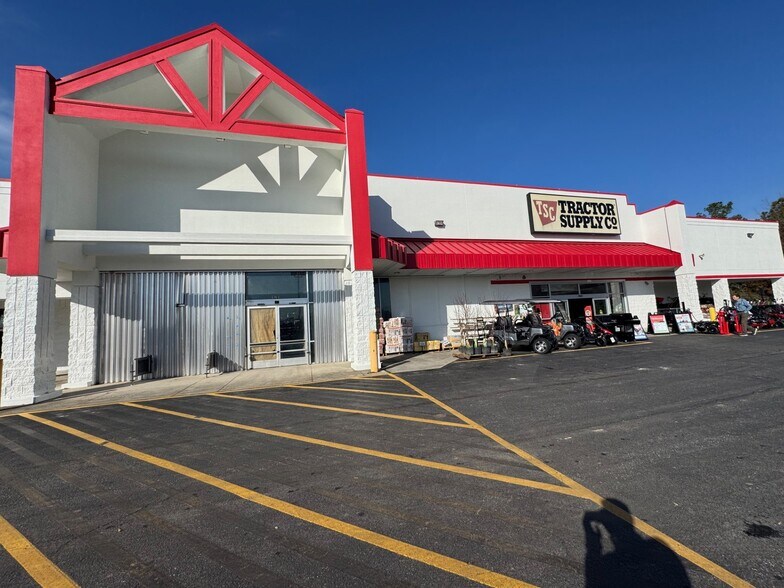 More Photos Of 1610 Main St, Chipley Freestanding For Lease