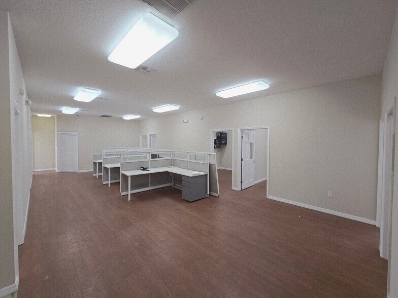 More Photos Of 1708-1718 Lexington Green Ln, Sanford Medical For Sale
