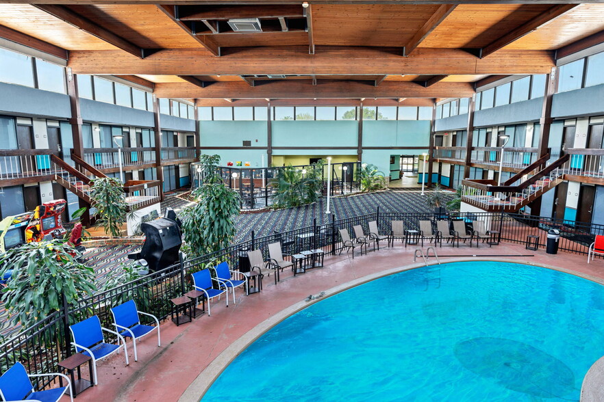 More Photos Of 3232 N Summit St, Arkansas City Hotel For Sale