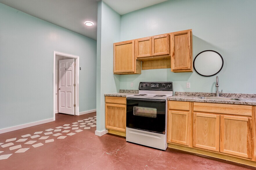 More Photos Of 55 Main St, Garden City Storefront For Lease