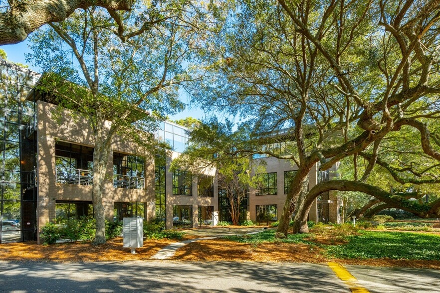 More Photos Of 710 Johnnie Dodds Blvd, Mount Pleasant Medical For Sale