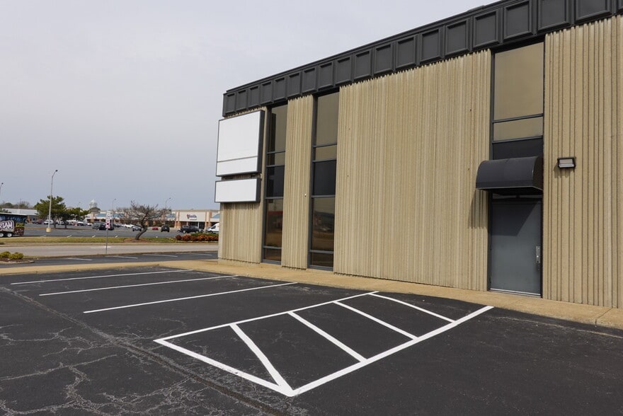 More Photos Of 4190 S Plaza Trl, Virginia Beach Office For Lease