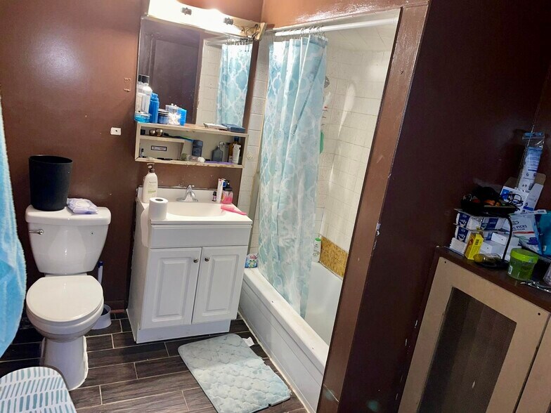 More Photos Of 212 N 4th St, Rockford Apartments For Sale