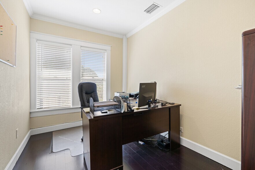 More Photos Of 1902 W Cass St, Tampa Office For Sale