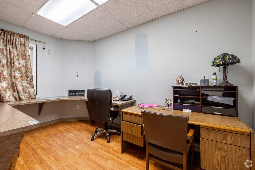 More Photos Of 914 Clifton Ave, Clifton Medical For Sale