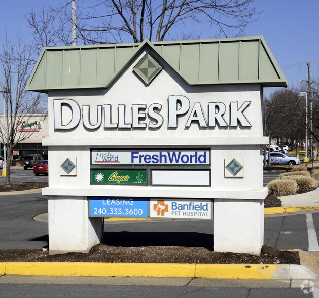 More Photos Of 1050-1096 Elden St, Herndon Storefront For Lease