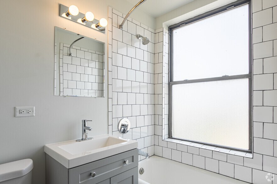 More Photos Of 6805 N Sheridan Rd, Chicago Apartments For Lease