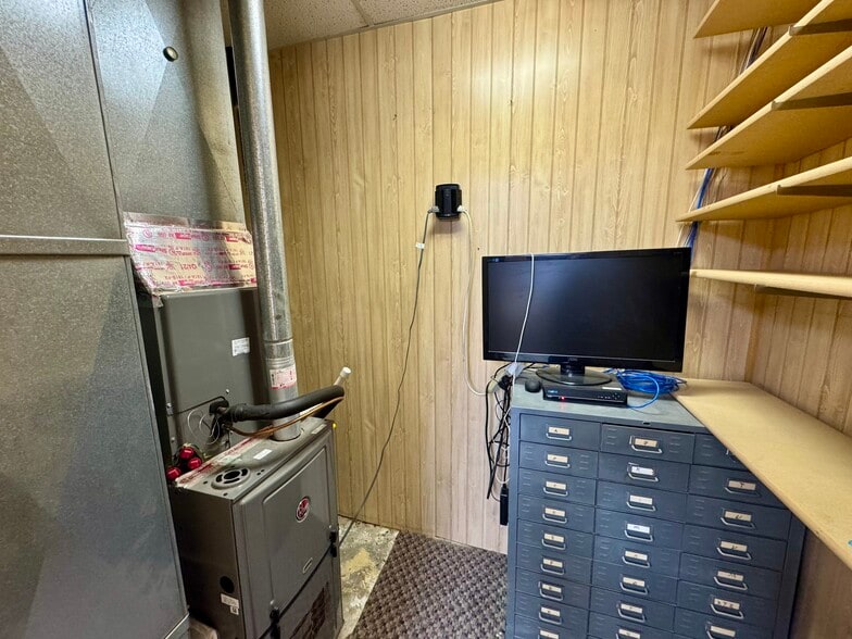 More Photos Of 608 N Meadow Ave, Odessa Light Manufacturing For Lease