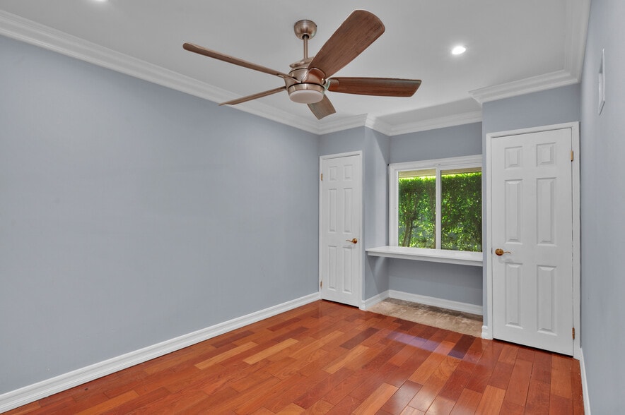 More Photos Of 801 W Whittier Blvd, La Habra Storefront Retail Residential For Sale